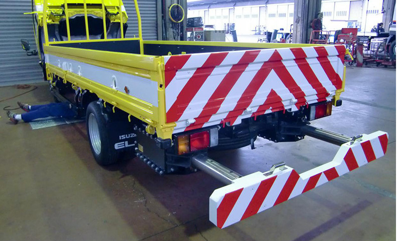 brachte reflektierender LKW des Film-4.0ton Abschwächer-warnende absorbierende Auswirkungs-Kraft an